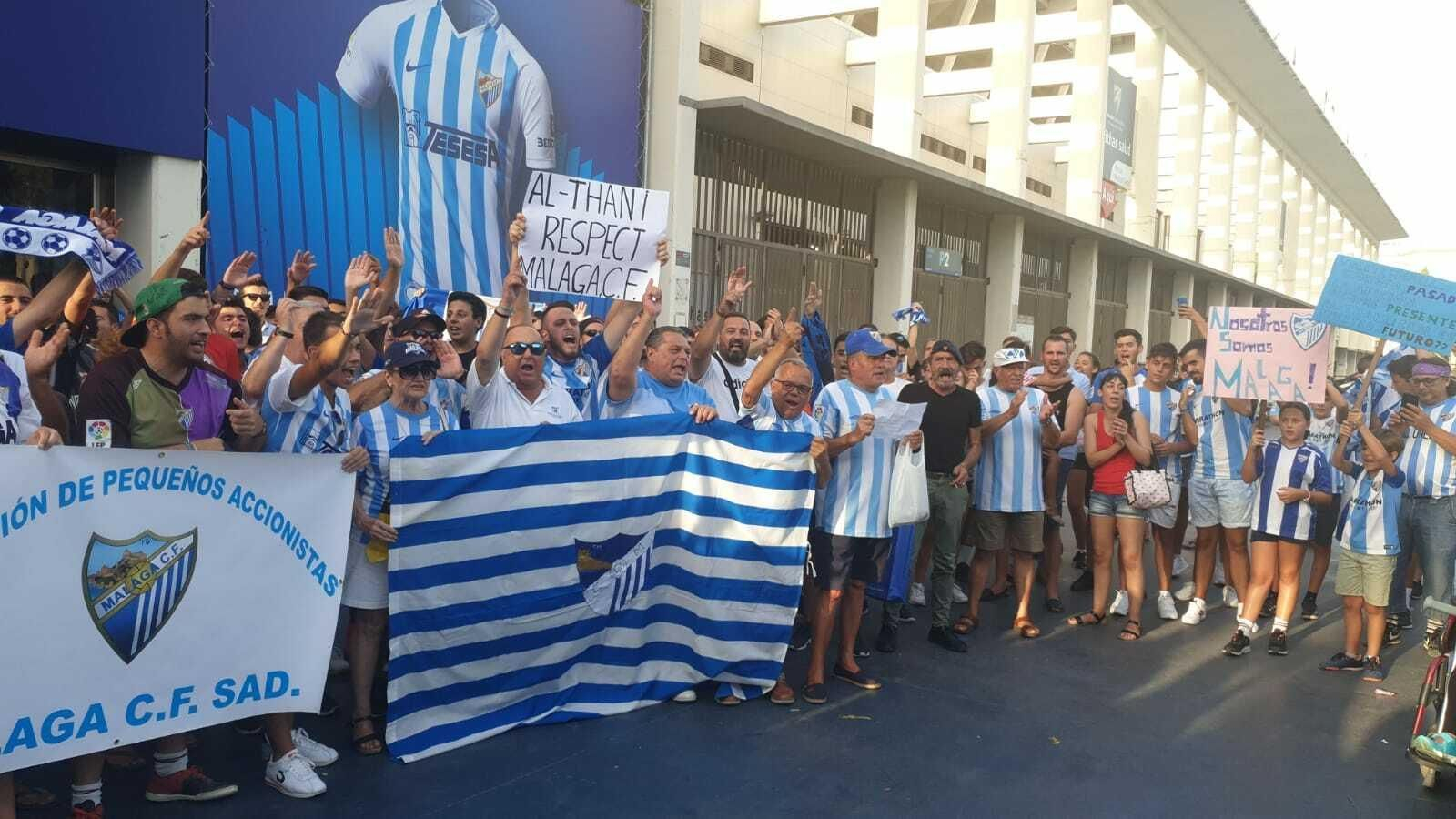 La manifestación contra el jeque Al-Thani en Málaga, en fotos
