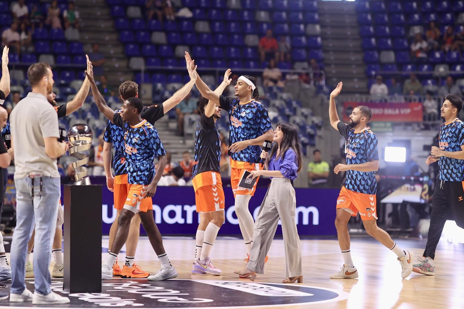 El Unicaja - Valencia Basket de la Supercopa, en fotos
