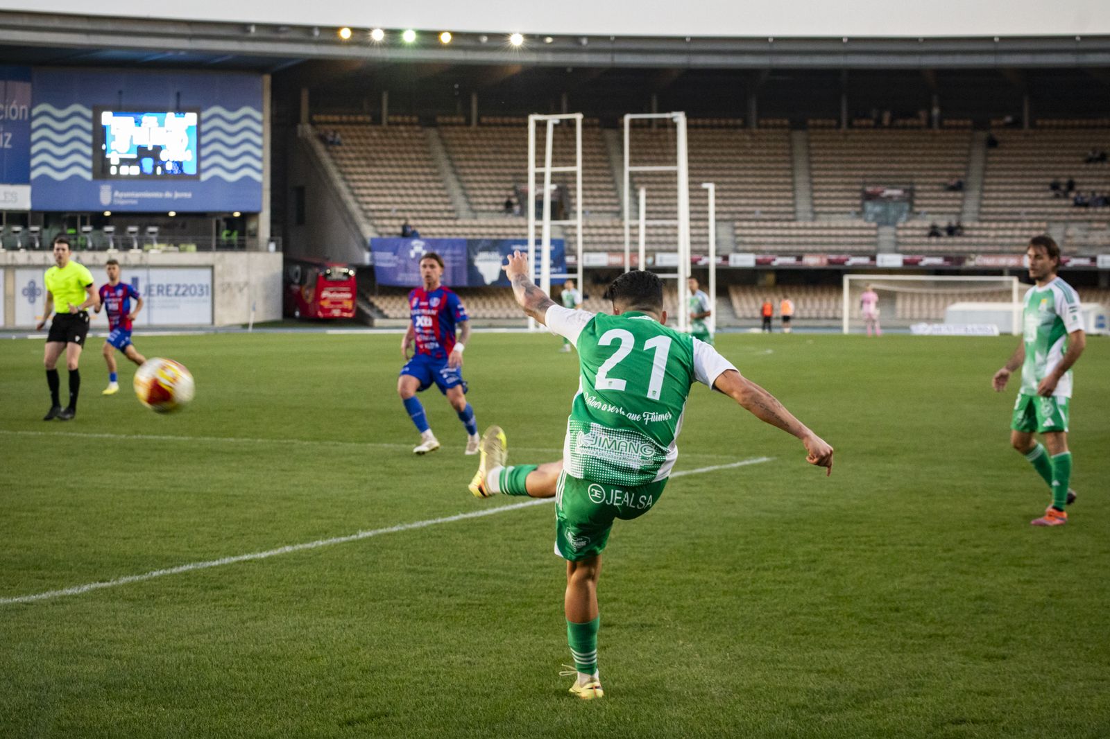 Imágenes del partido entre el Xerez CD y el Yeclano Deportivo en Chapín