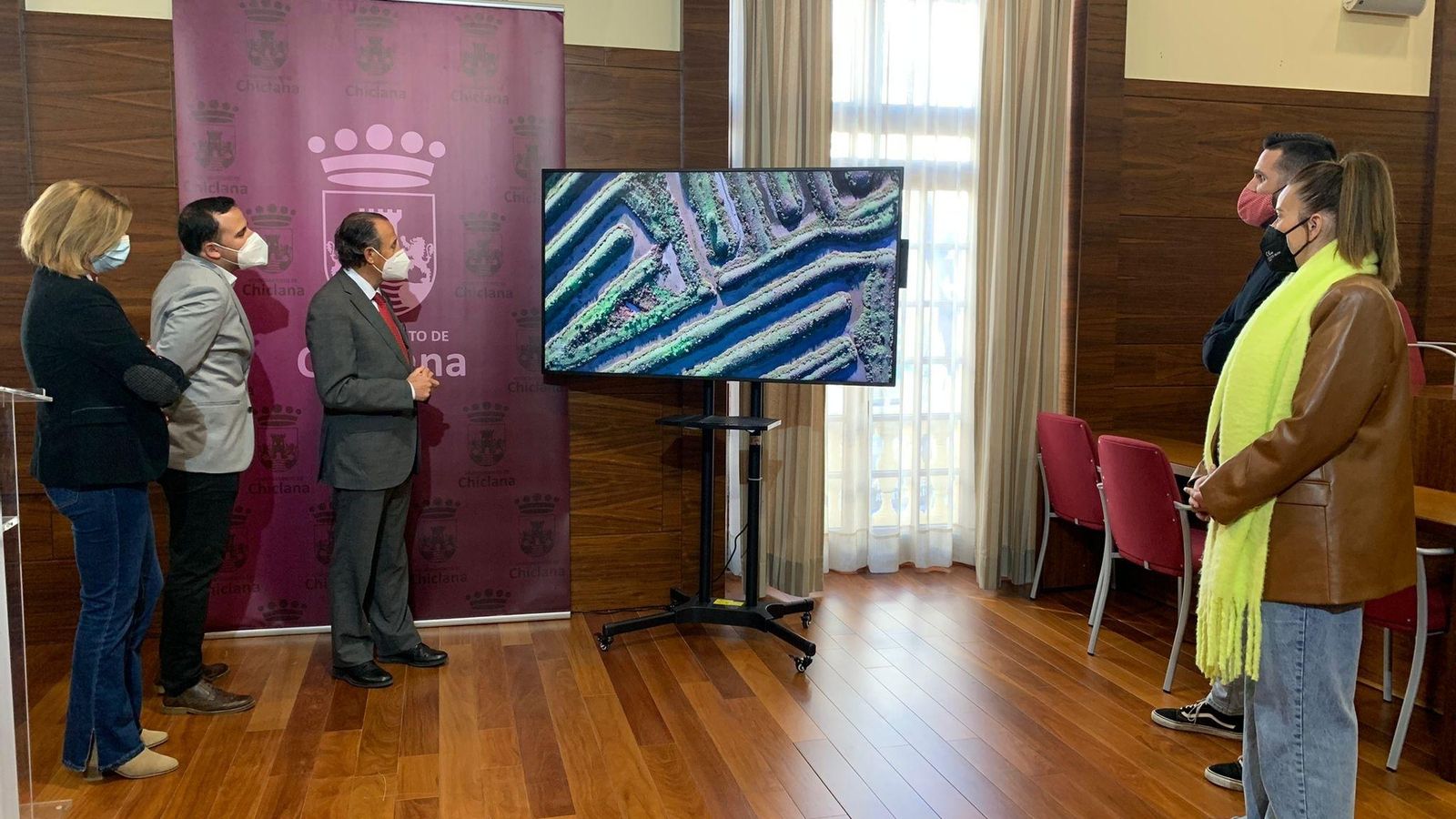 Acto de presentación del vídeo promocional, este viernes en el salón de plenos.
