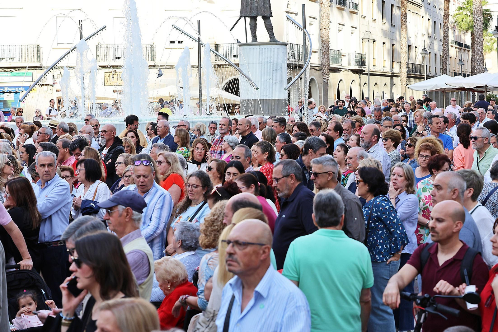 Imágenes de la concentración por las infraestructuras para Huelva