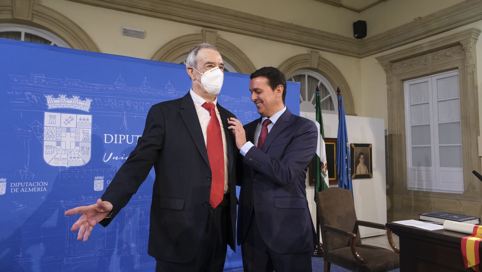 Imágenes de la entrega del Escudo de Oro de la Diputación de Almería a Ambrosio Sánchez