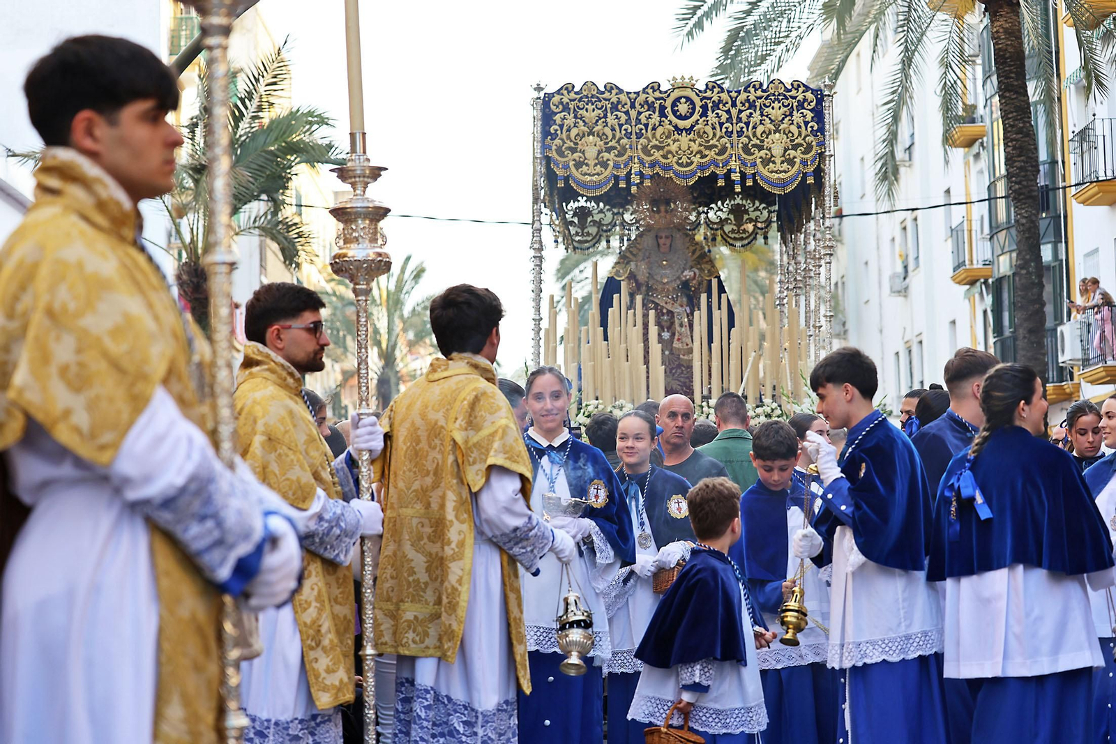 Imágenes de la VIrgen de Los Dolores por su barrio de las Colonias