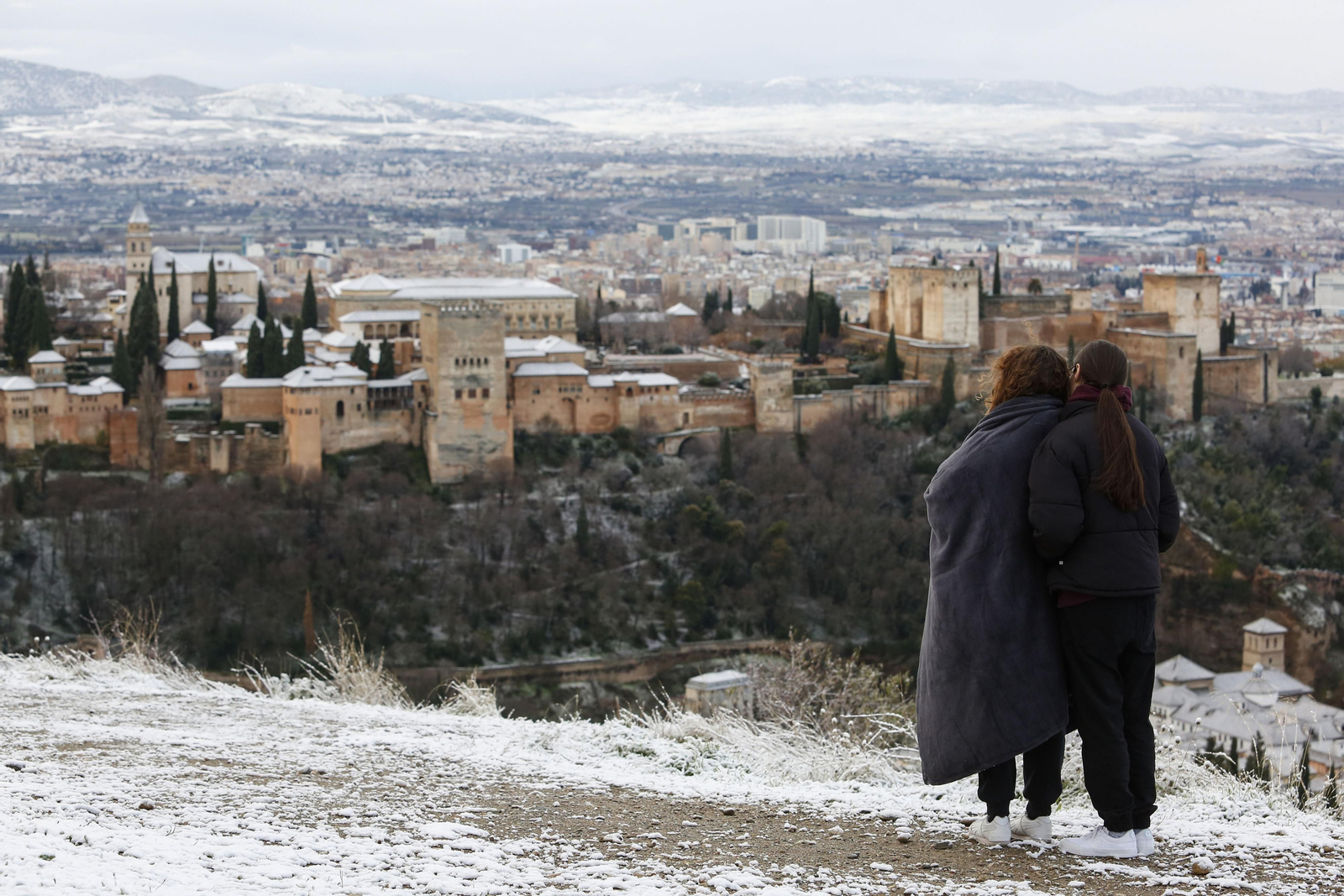 Fotos: la borrasca Filomena hace que Granada amanezca cubierta de nieve por primera vez este 2021