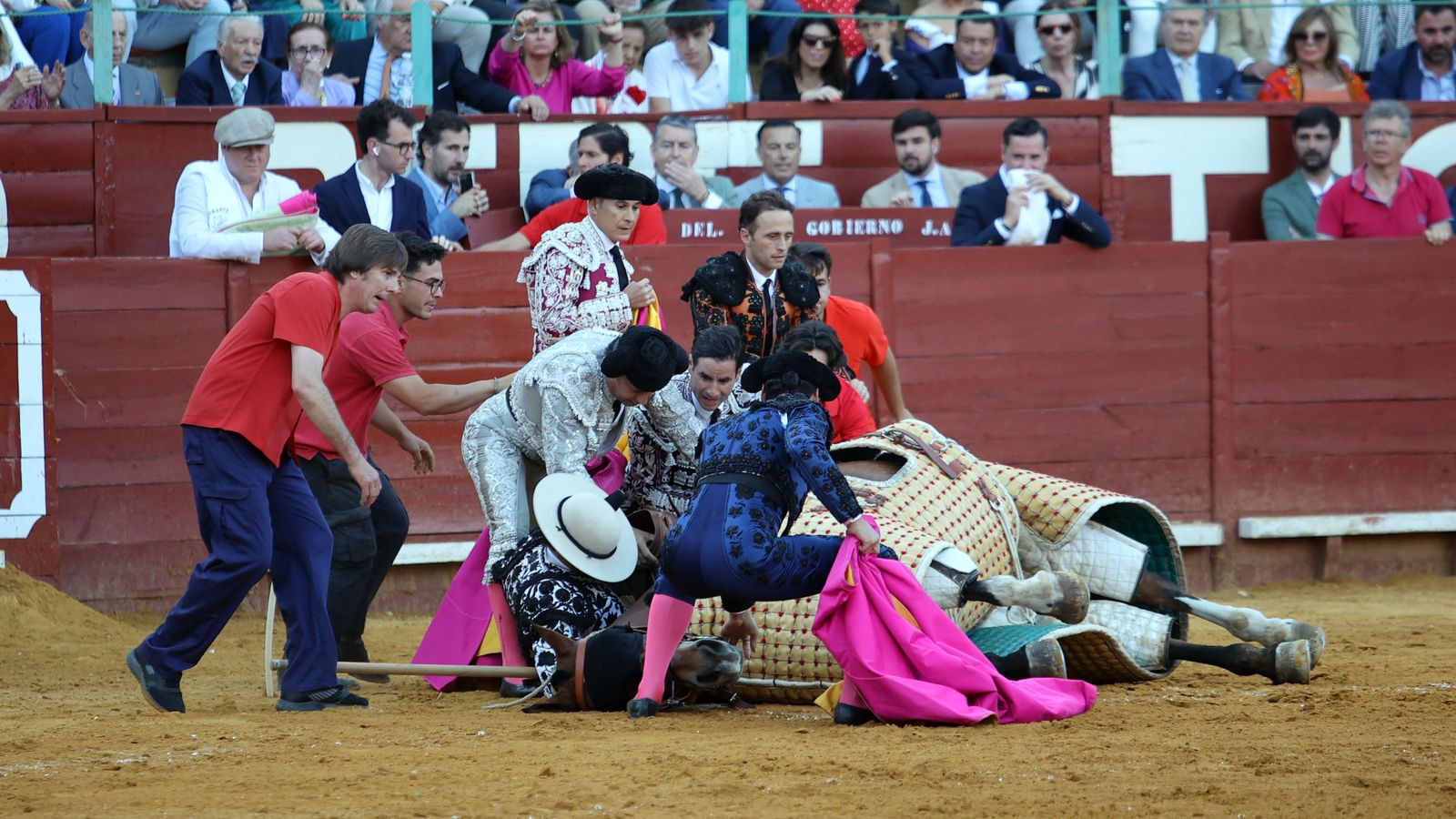 Última tarde de toros de la Feria de Jerez 2024 con Morante, Manzanares y Castella