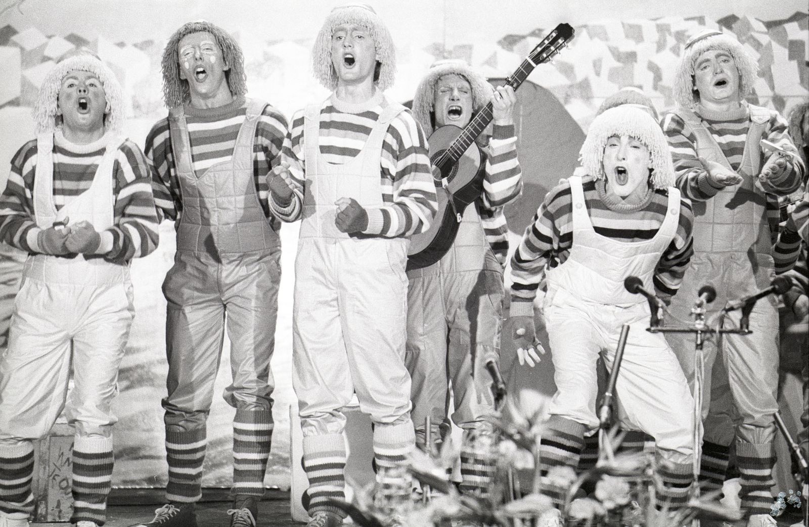 La comparsa de Martínez Ares ‘Entre tus brazos’, muy crítica en un pasodoble con la ausencia de los grandes autores.