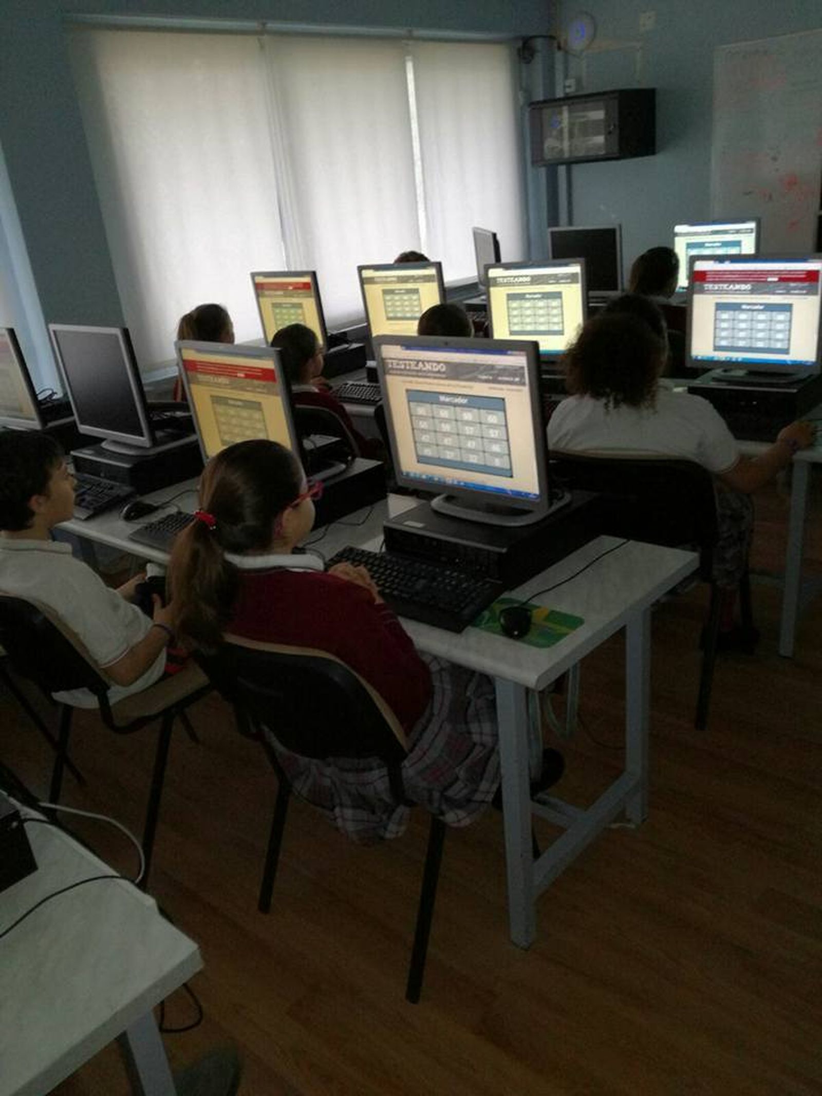 Varios alumnos de La Salle, en clase.