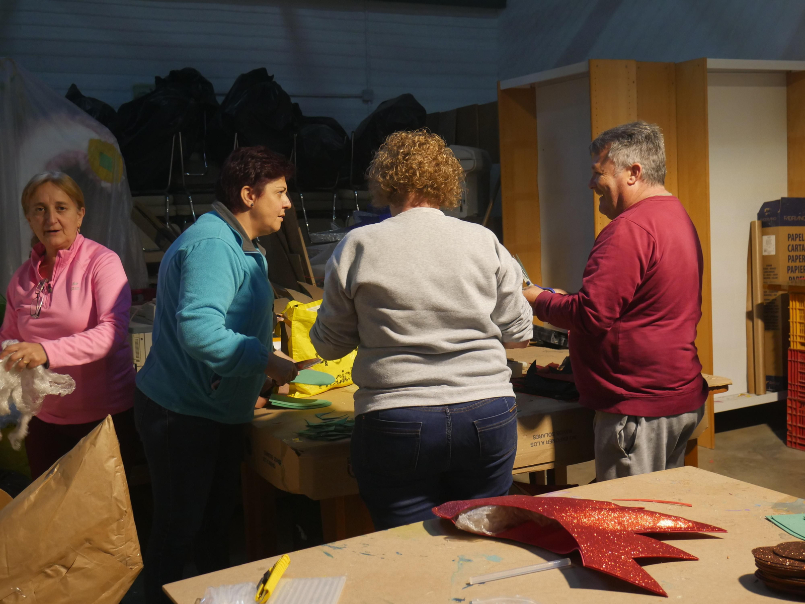Imágenes de la elaboración de las carrozas tradicionales de Canjáyar