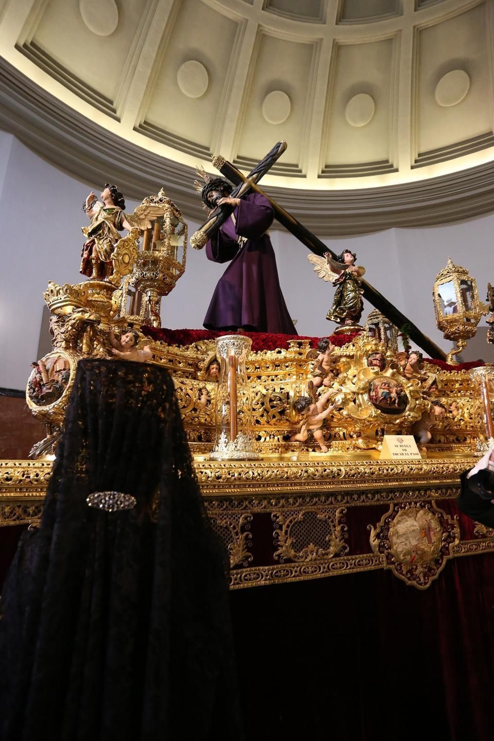 Visita a la basílica del Gran Poder en la mañana del Jueves Santo.
