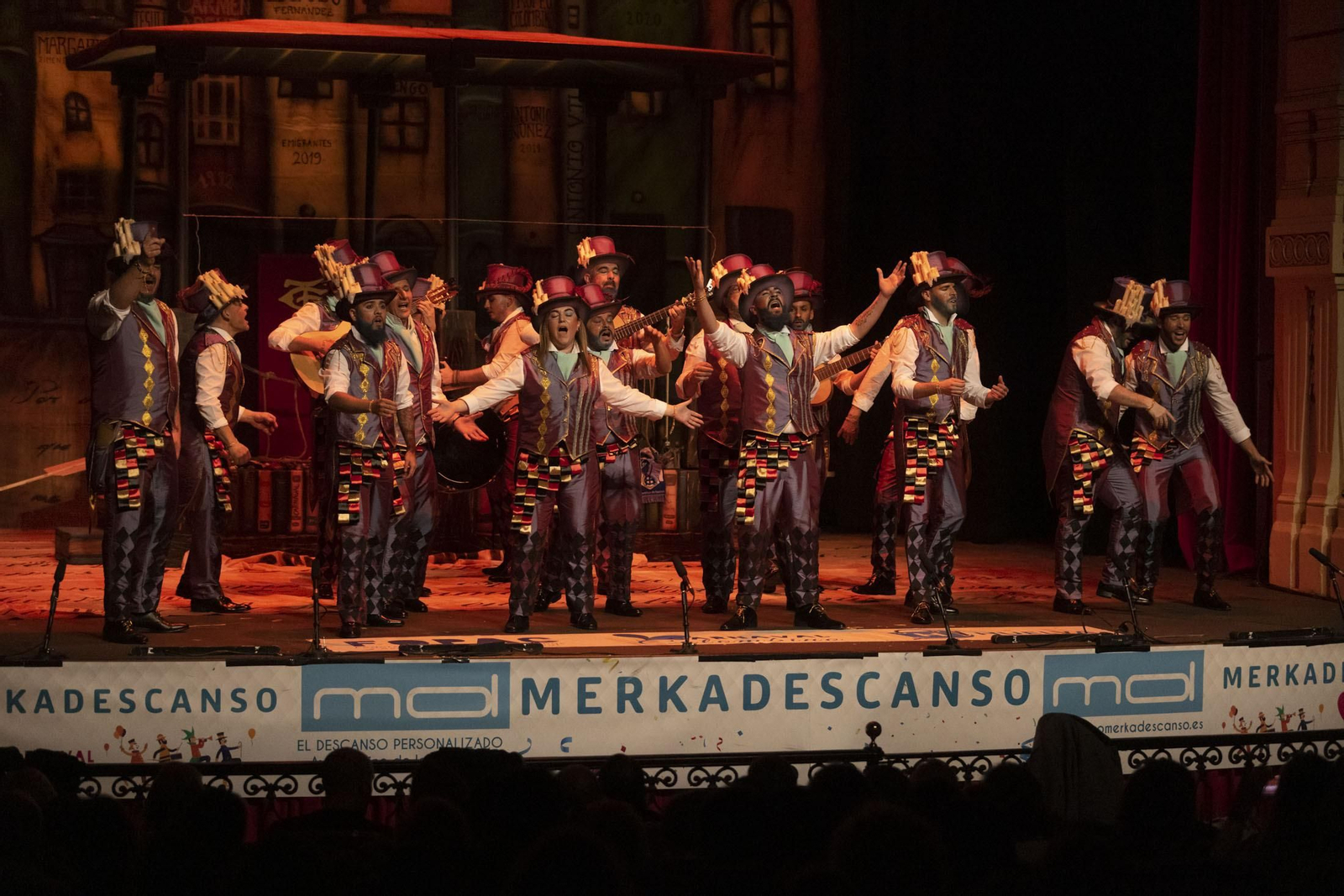 Imágenes de la actuación de la comparsa ‘El pregón’ de Huelva en el Carnaval Colombino