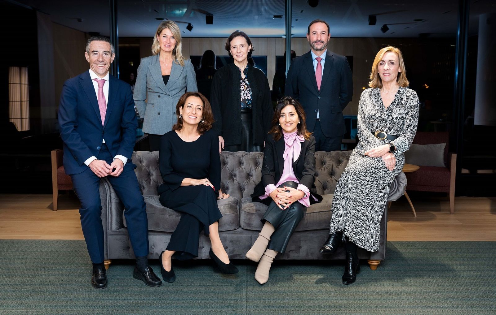 De izquierda a derecha, sentados, Juan Alcaraz, Vanina Faber, Carmina Ganyet y Koro Castellano. De pie, Anna Quirós, Teresa Sanjurjo y David López