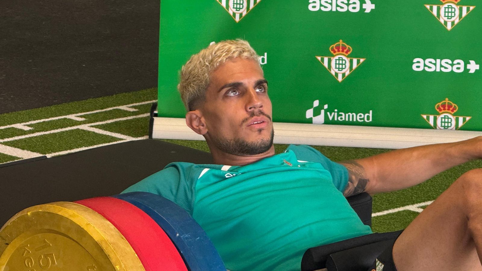 Bartra, en una de las pruebas en la ciudad deportiva.