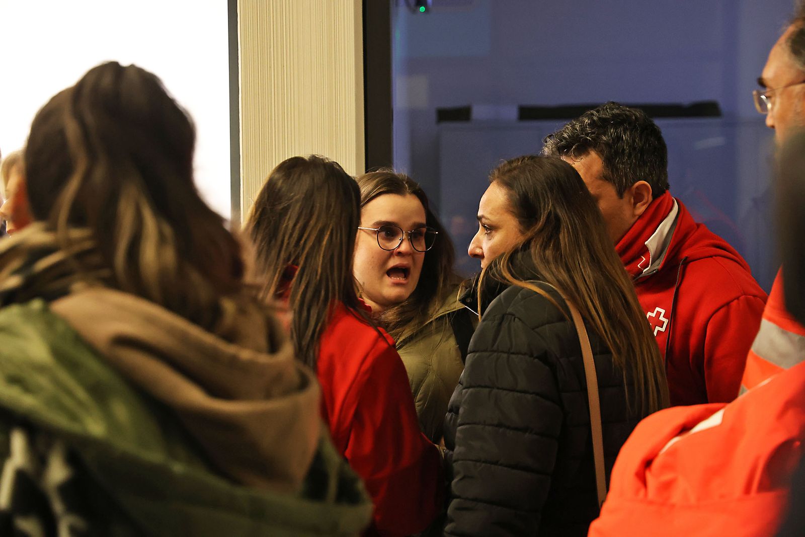 Las Fotografías del dispositivo de urgencia en la estación de Huelva para los afectados por el tren accidentado