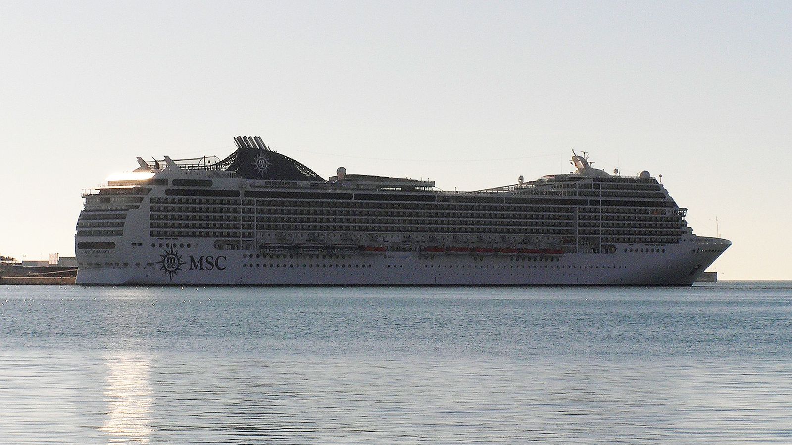El ‘MSC Magnifica’, atracado en el puerto de Málaga.