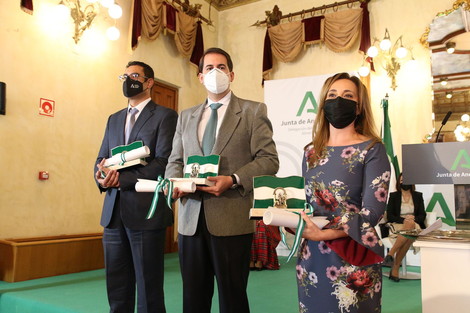 Fotogalería de la entrega de banderas por el Día de Andalucía