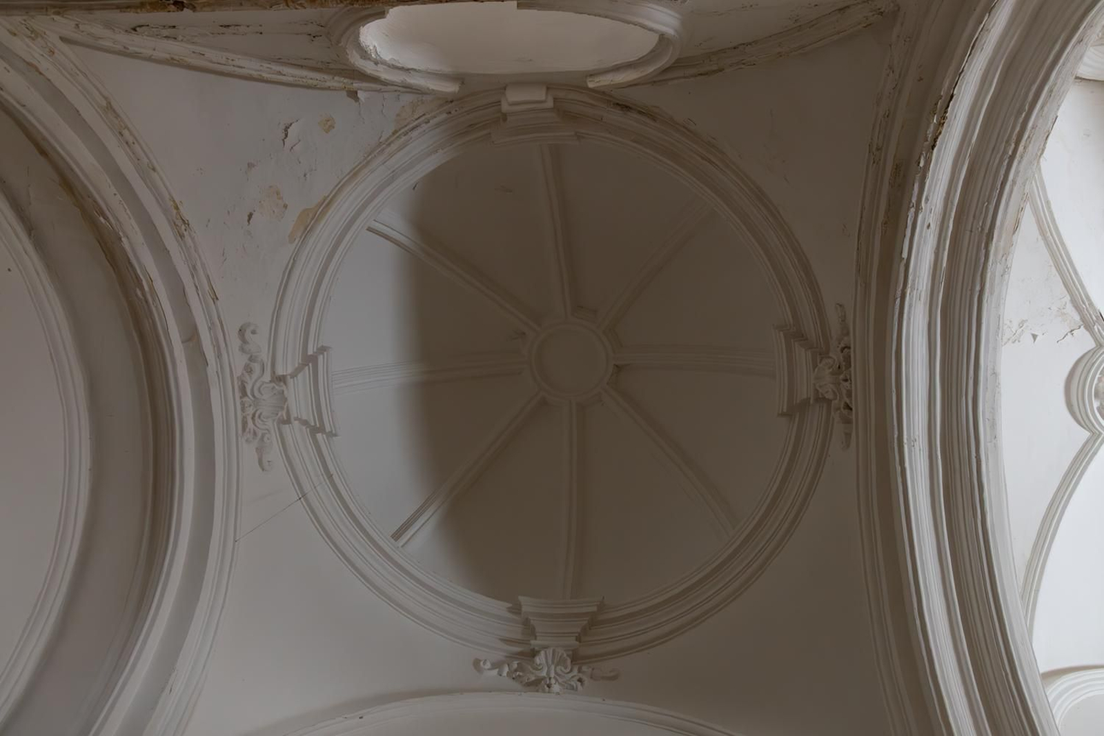 El interior de la iglesia de Santo Domingo de Jaén, al detalle.