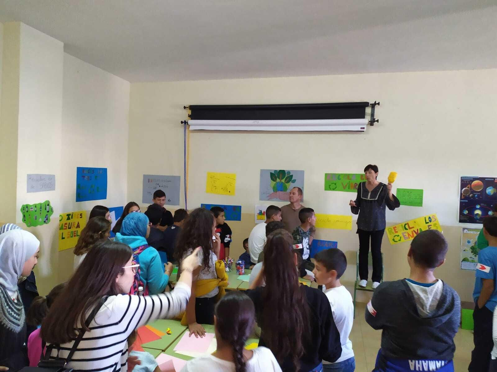Grupos de menores participan en diferentes talleres en el marco de las Escuelas Hogar.