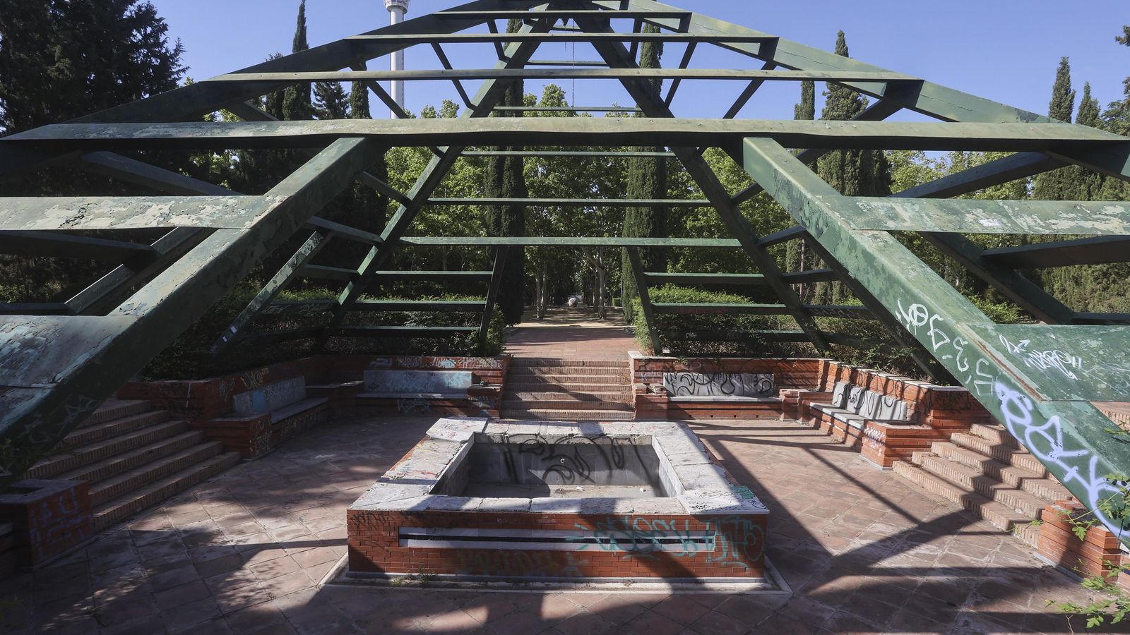 Mal estado de los Jardines del Guadalquivir