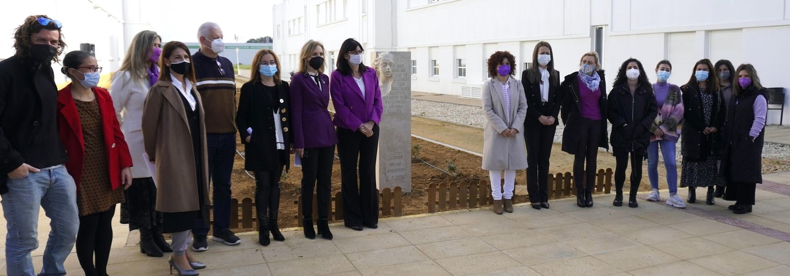 Acto de inauguración de la escultura Jardín de las Ausentes.