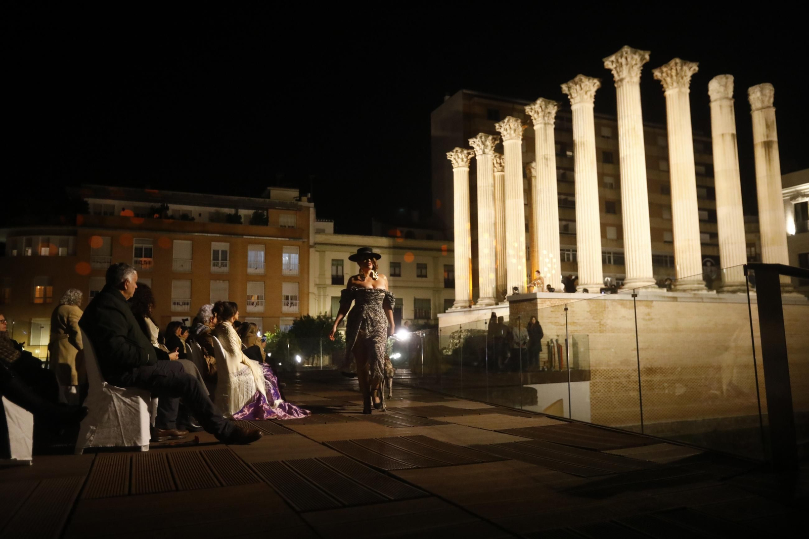 Las mejores imágenes del desfile de Mancini en el Templo Romano de Córdoba