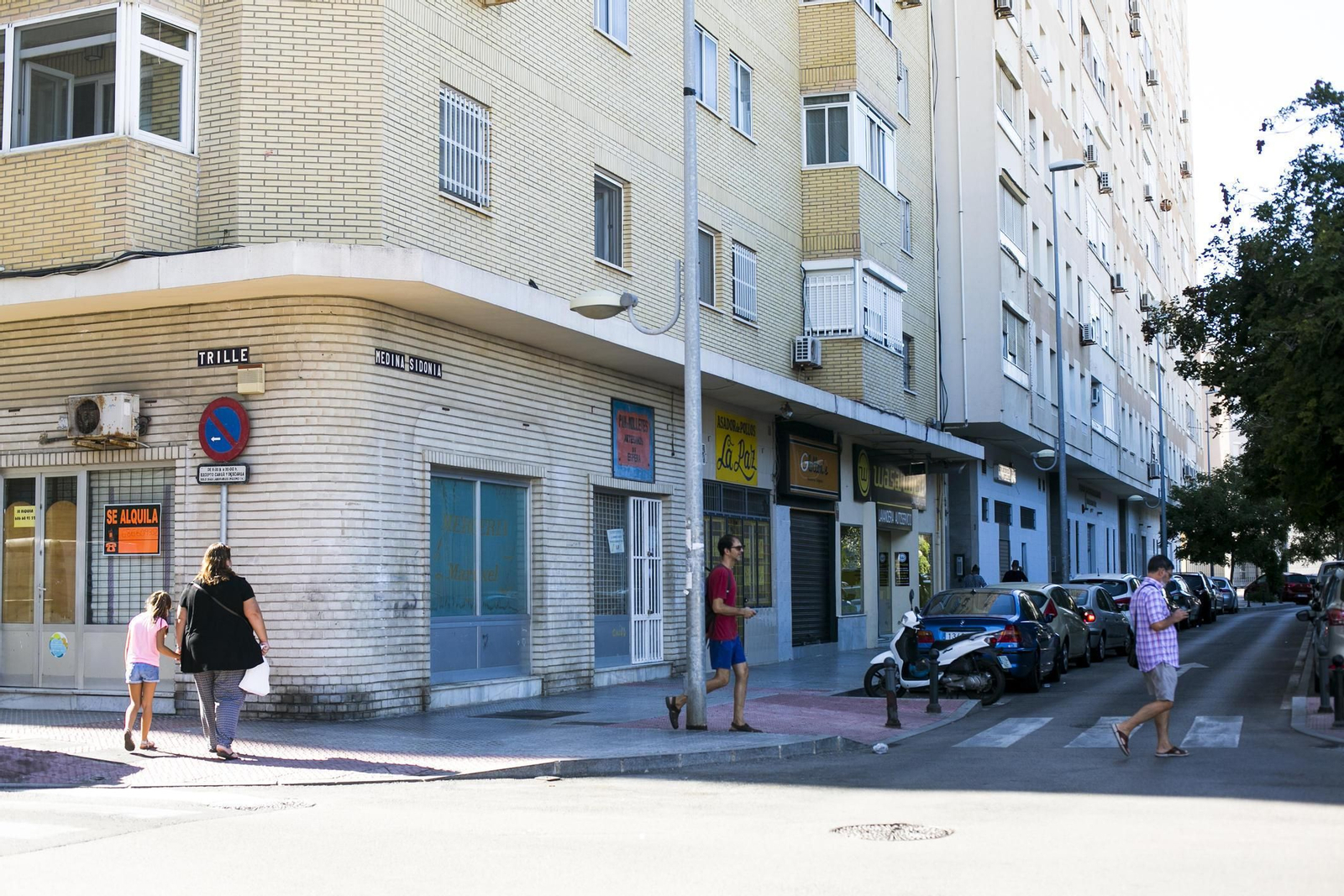 Intersección de la calle Trille con Medina Sidonia, calle esta última donde tuvieron lugar los tocamientos a las niñas el pasado 7 de septiembre.