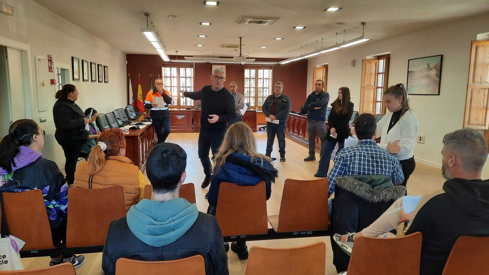 Ismael Torres recibe  a la segunda tanda de este tercer Plan de Empleo.