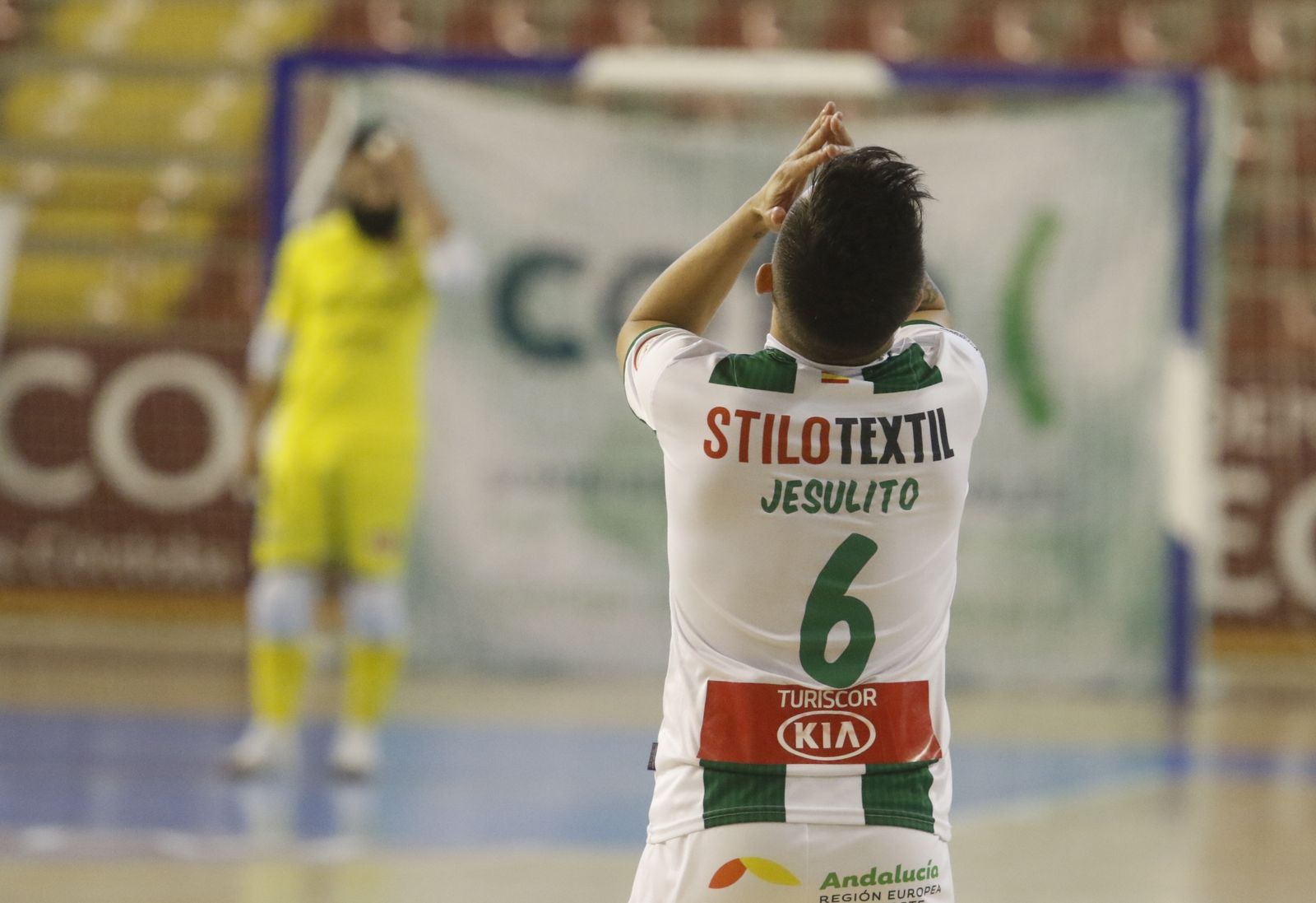 Jesulito se lamenta tras una acción ofensiva.