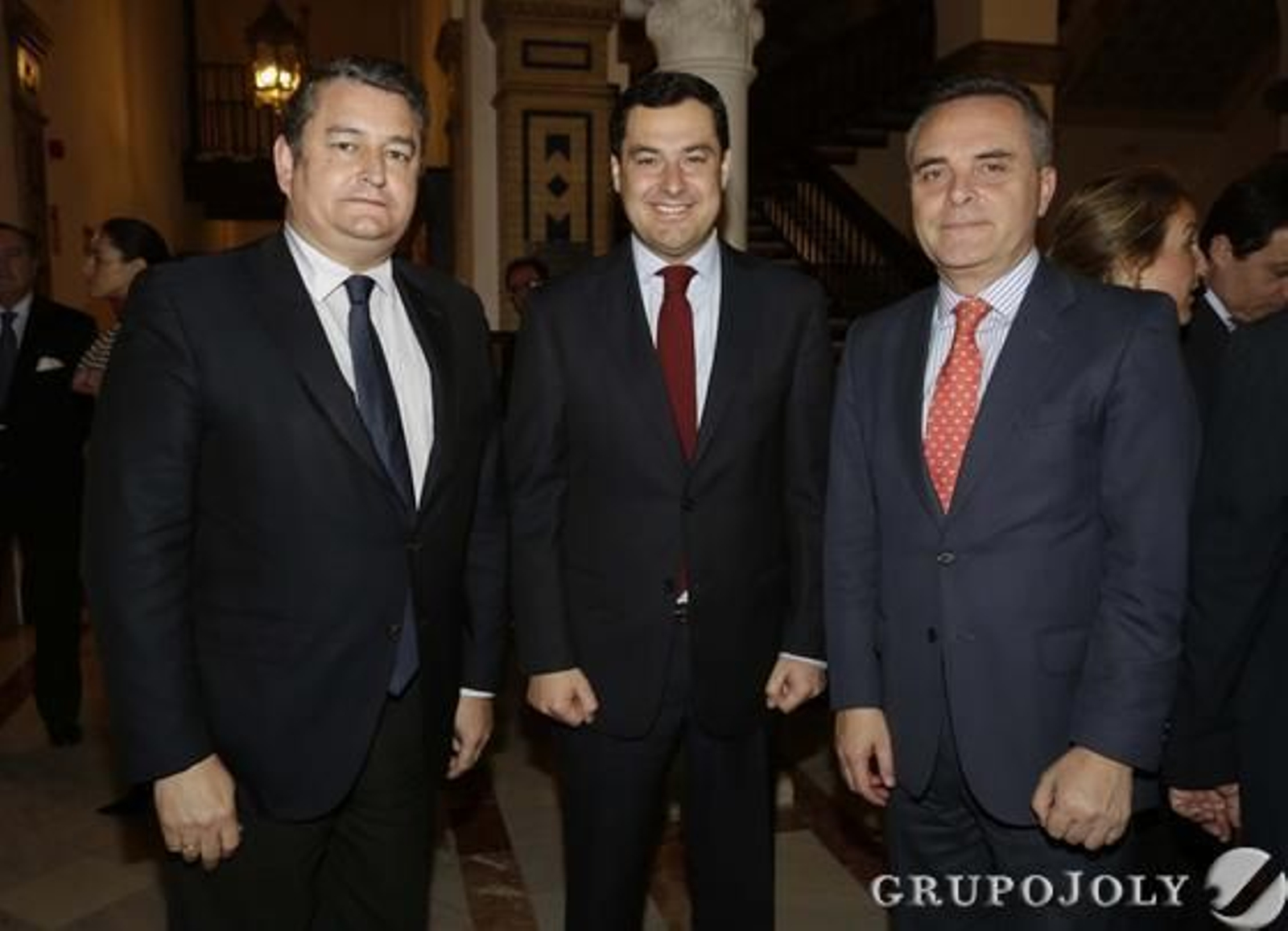 Antonio Sanz, delegado del Gobierno en Andalucía; Juan Manuel Moreno, presidente del PP de Andalucía  y Juan Bueno, presidente del PP de Sevilla.