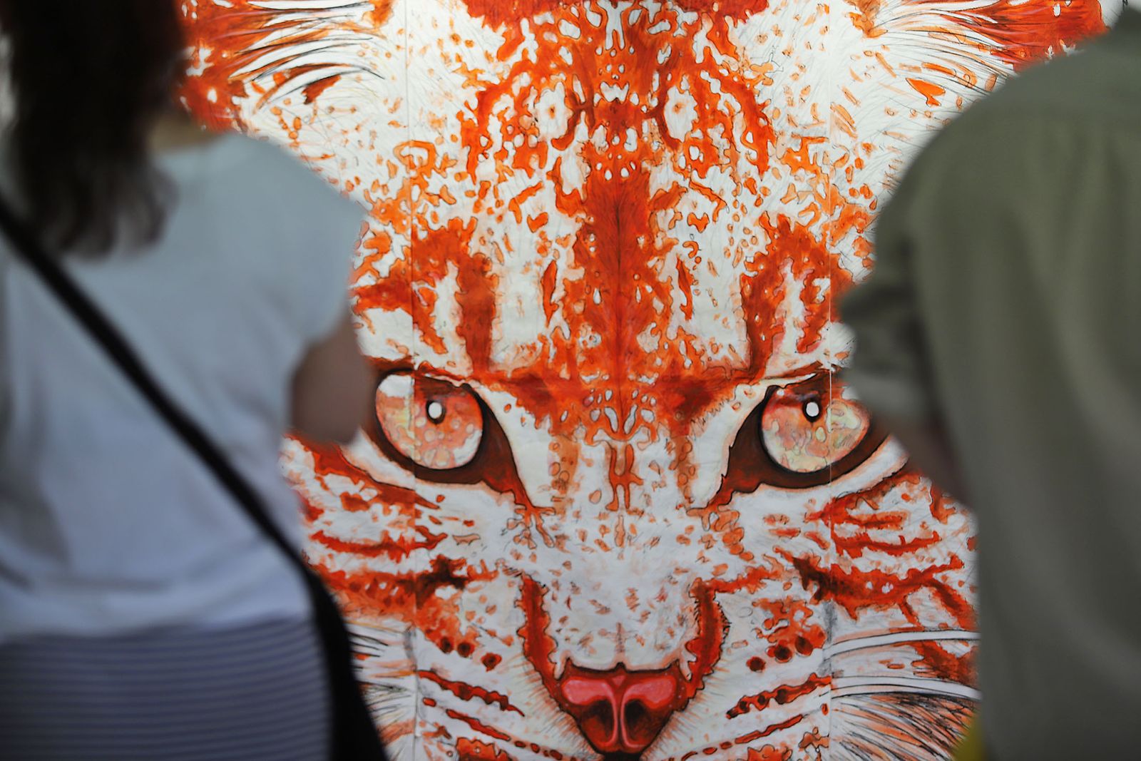 Imágenes de la exposición del artista onubense Wild Welva titulada 'El adiós, el comienzo y todo lo demás'.