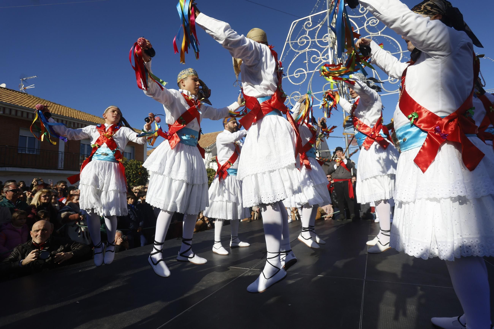 Las espectaculares imágenes de la Danza de los Locos y el Baile del Oso de Fuente Carreteros