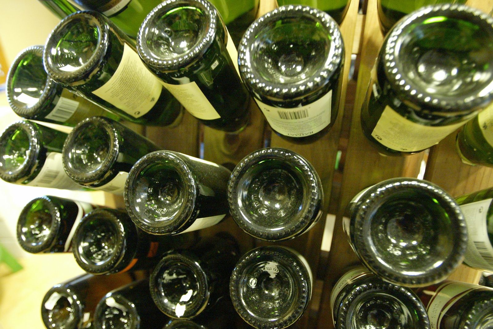 La base de las botellas tiene un hueco característico, conocido como picada.