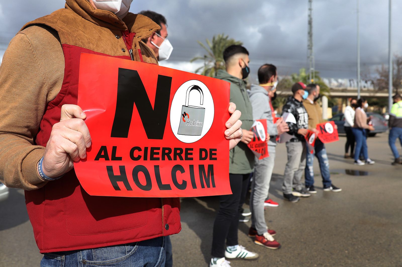 Caravana de protesta de la plantilla de Holcim.