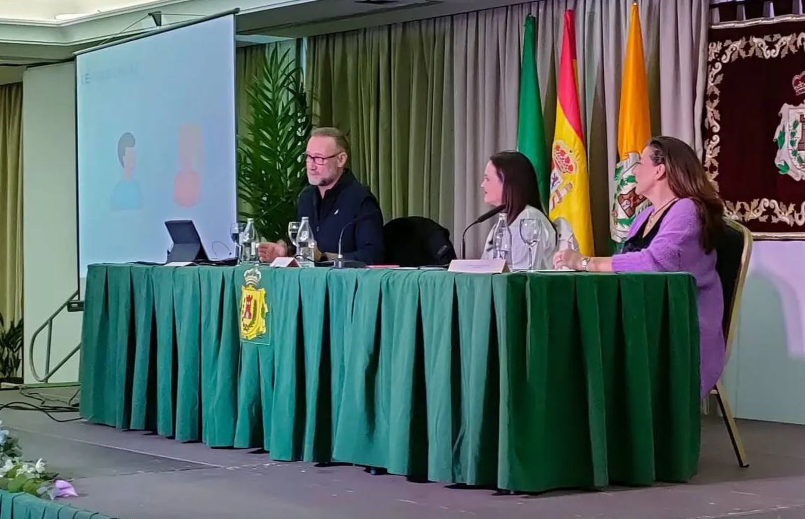 Pedro García Aguado junto a Sara Lobato.