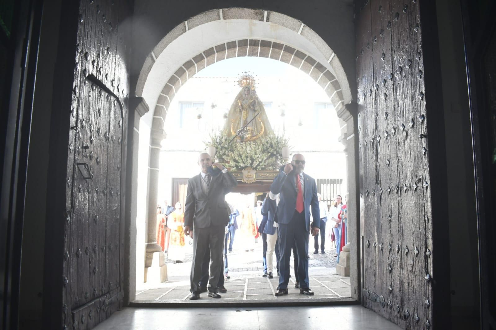 Procesión extraordinaria en Villanueva de Córdoba por la coronación de la Virgen de Luna
