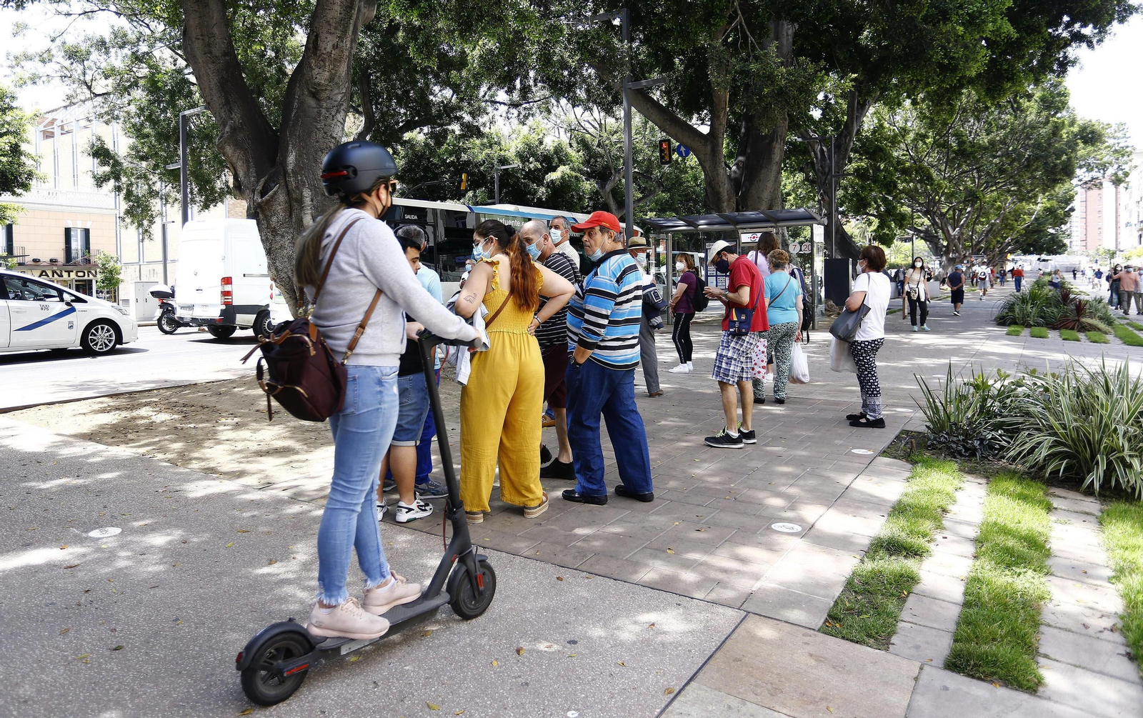 El peligroso carril bici de la Alameda, en fotos