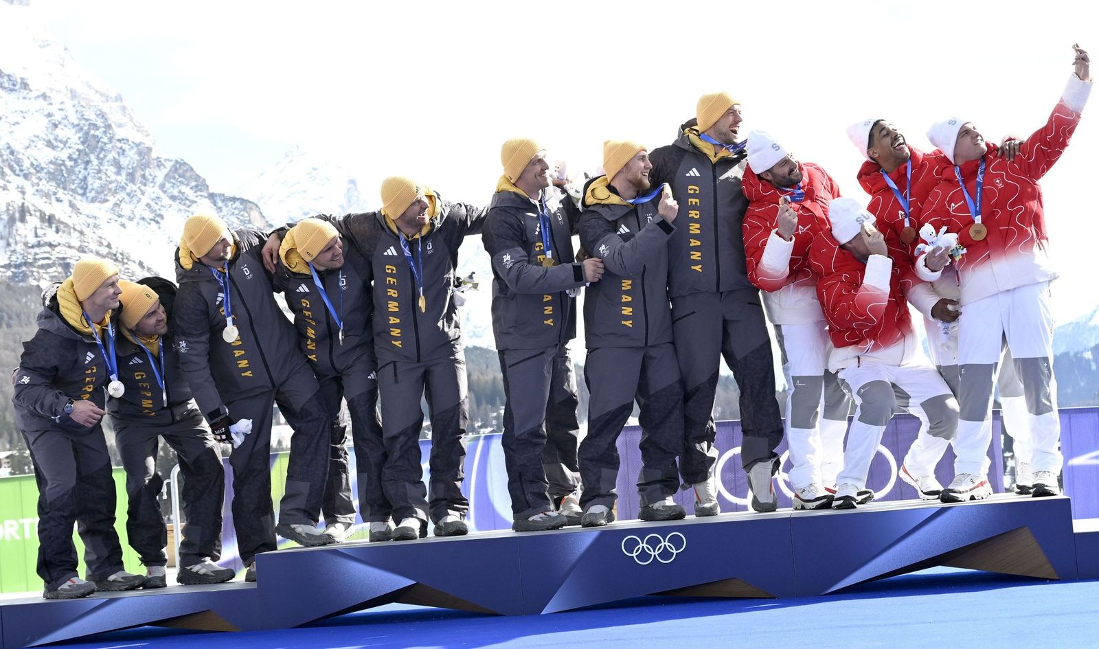 Las mejores fotos de los Juegos Olímpicos de invierno Milán Cortina d'Ampezzo 2026 | Ceremonia de clausura y jornada 17 y última