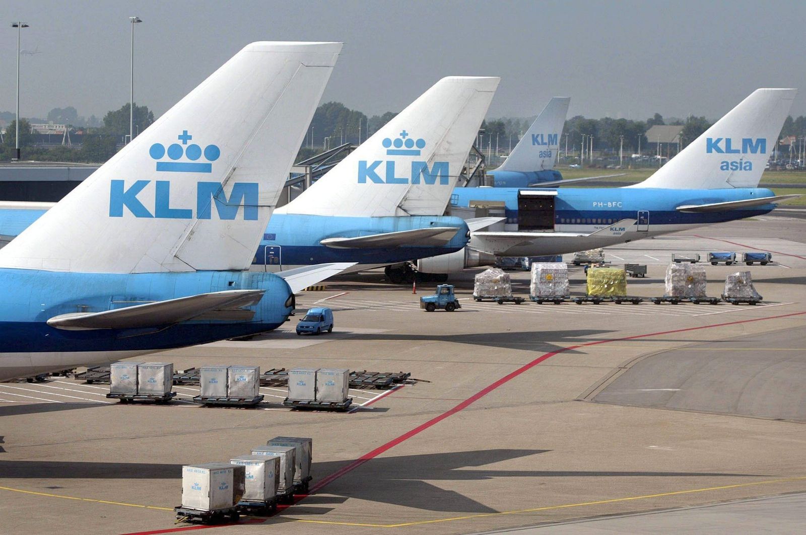 Jets de KLM en el aeropuerto de Schipholklm.