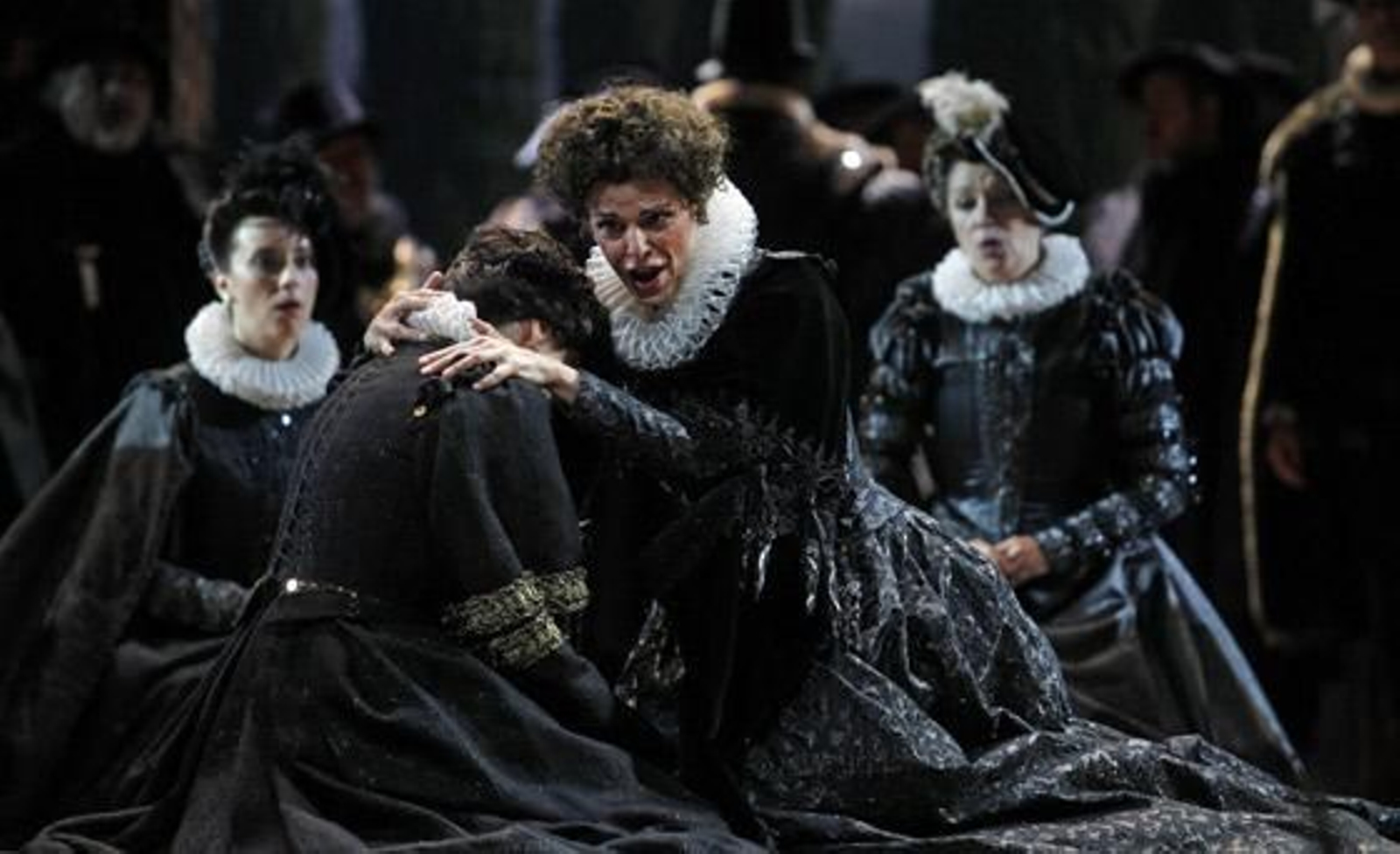 Imágenes del montaje de 'Don Carlo' en el Teatro de la Maestranza. / Antonio Pizarro