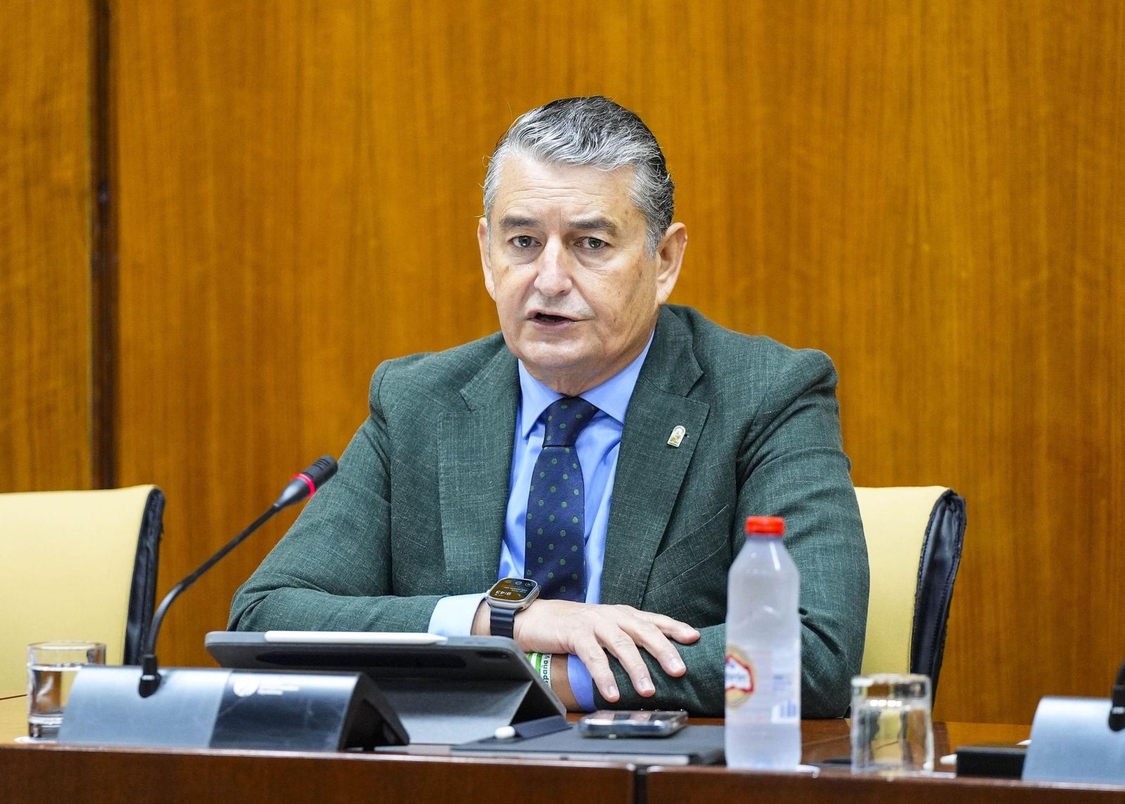 ANtonio Sanz en una intervención durante una comisión en el Parlamento.