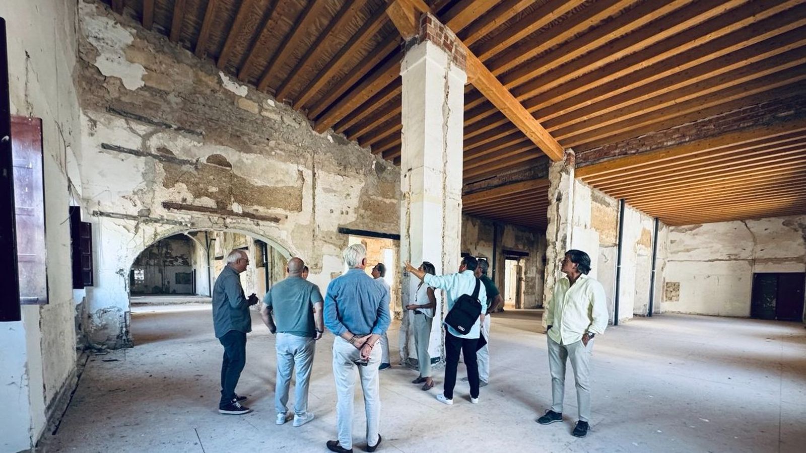 Una imagen de la visita municipal a la Casa de las Cadenas.