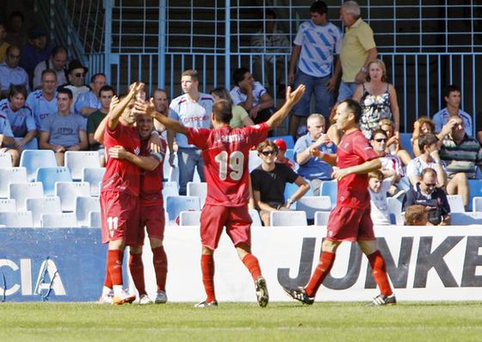 El Córdoba pierde ante el Celta de Vigo en Balaídos. / Marta G. Brea