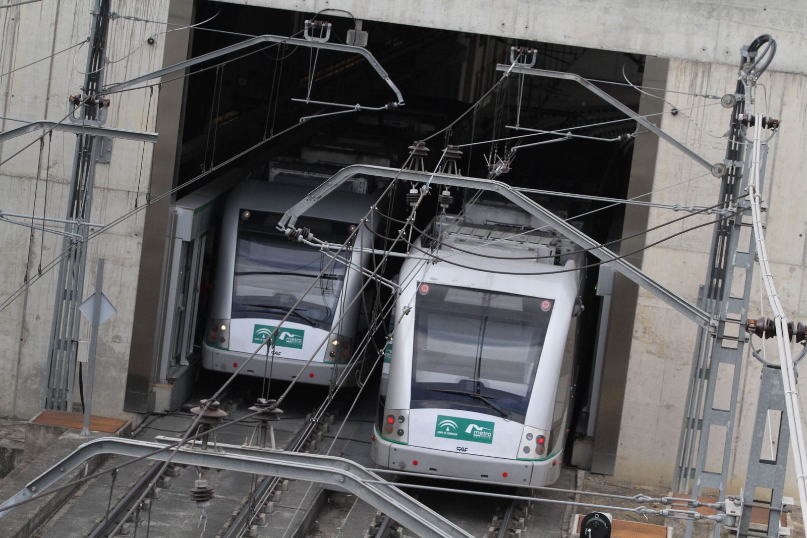 Dos trenes del Metro de Sevilla.