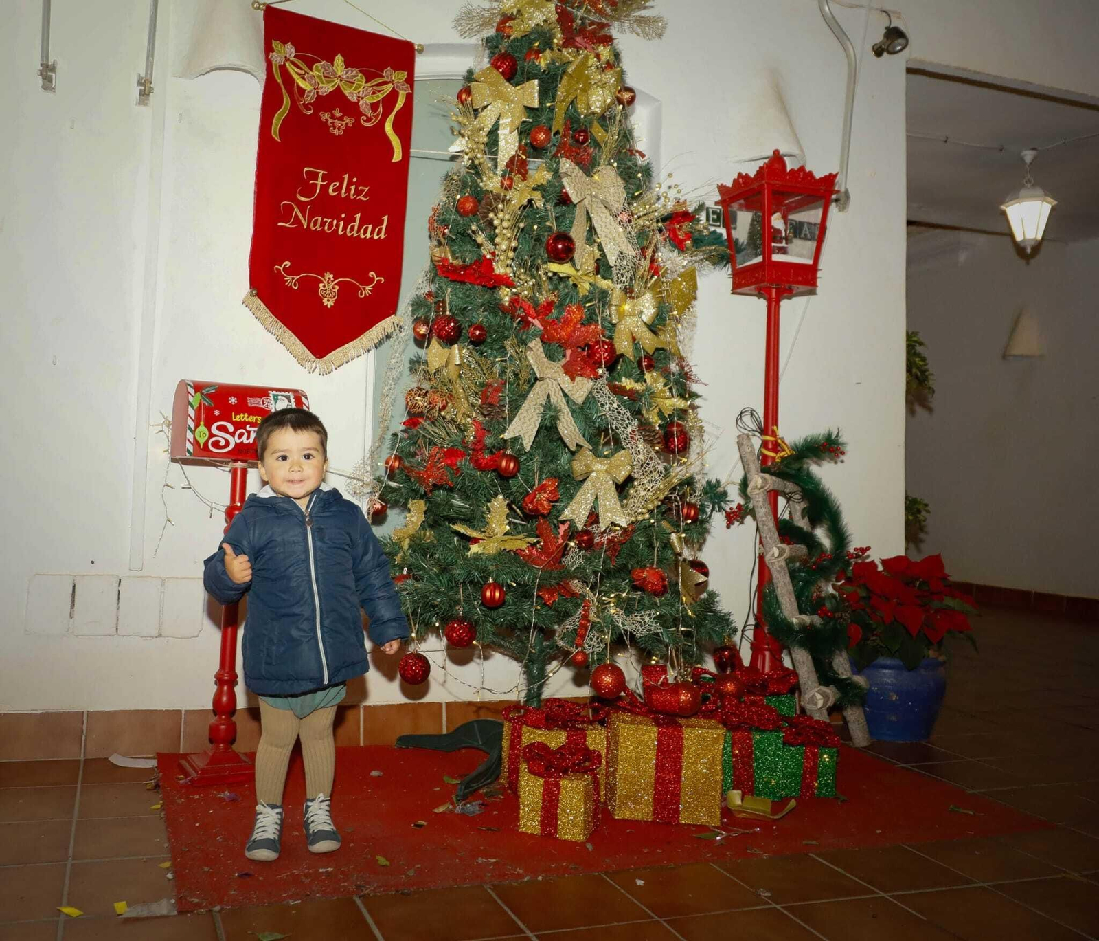 Las mejores imágenes de la iluminación navideña de Mojácar con las luces de Ferrero Rocher