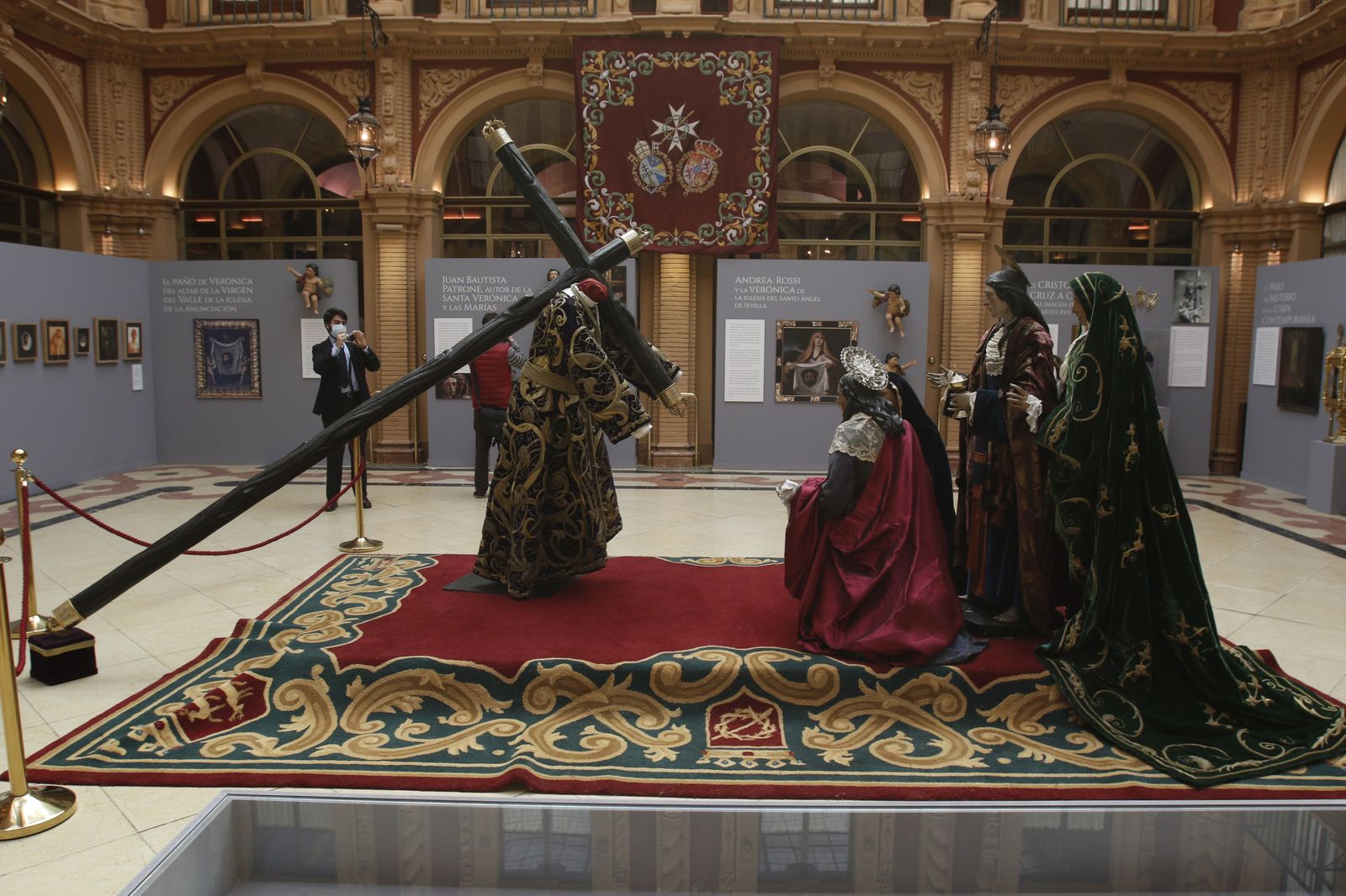 Exposición de la Hermandad del Valle y presentación del paño de la Verónica