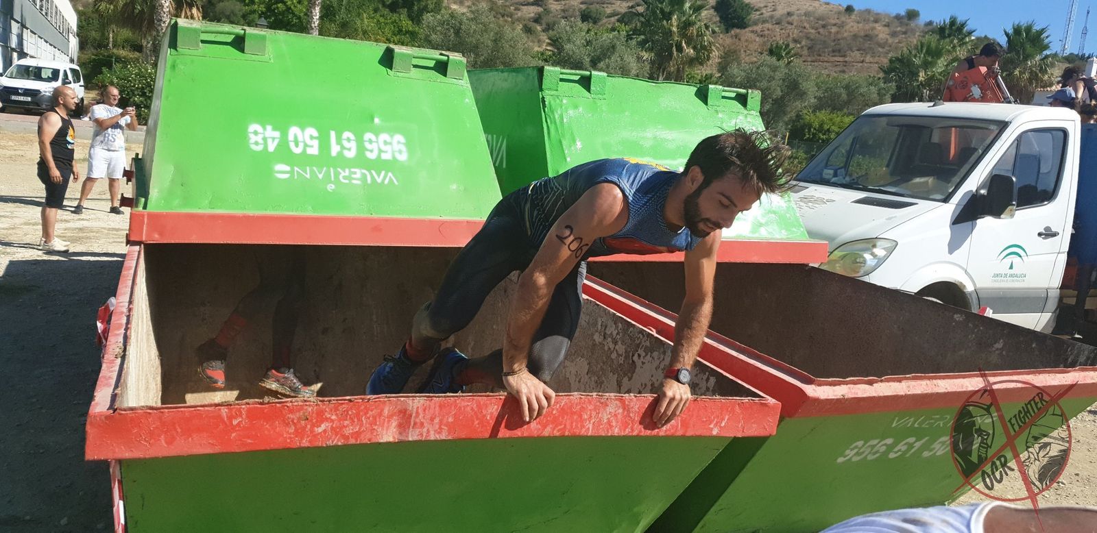 Un participante trata de salvar un obstáculo, en la edición de 2019