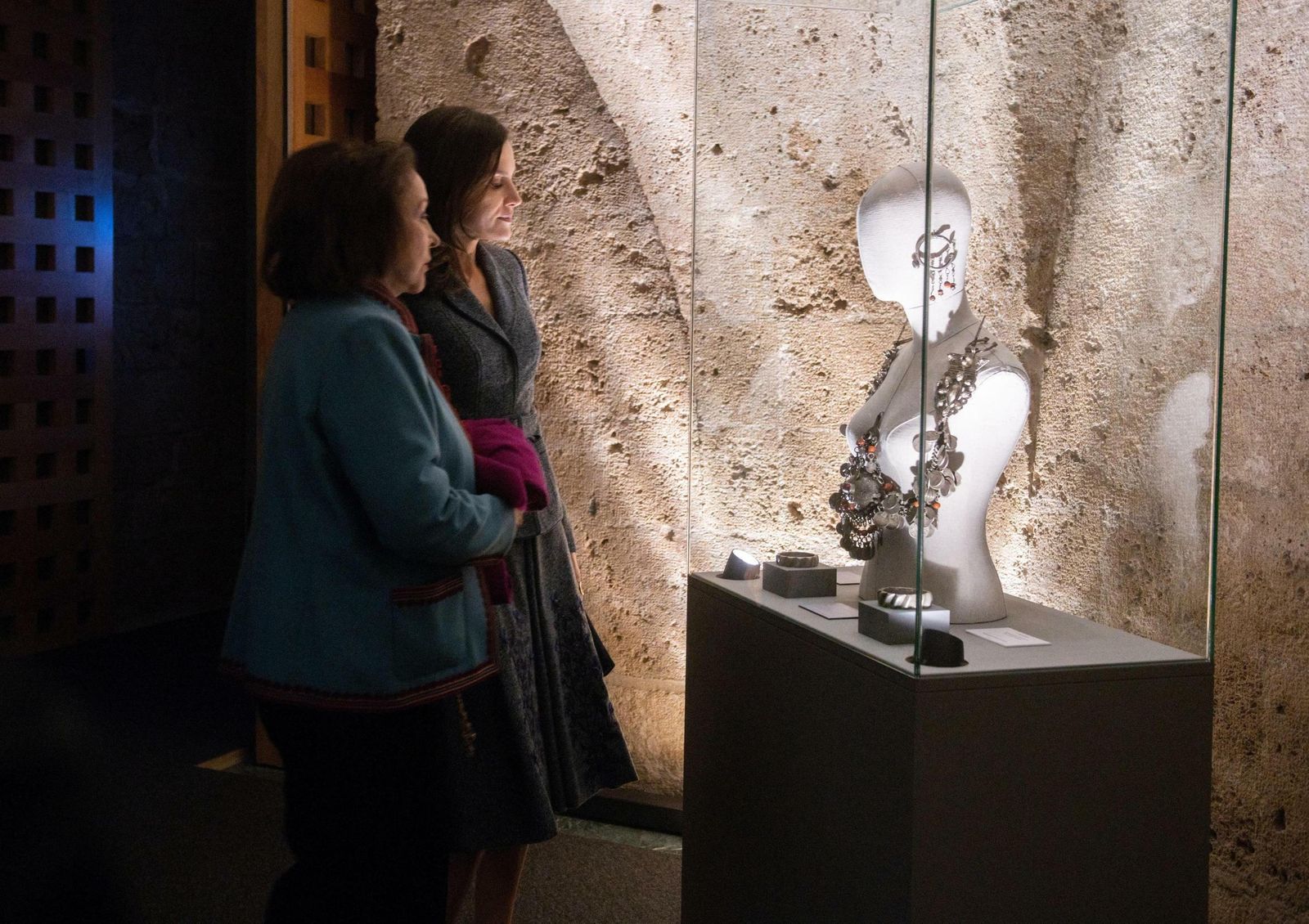 La visita de la reina Letizia, en imágenes