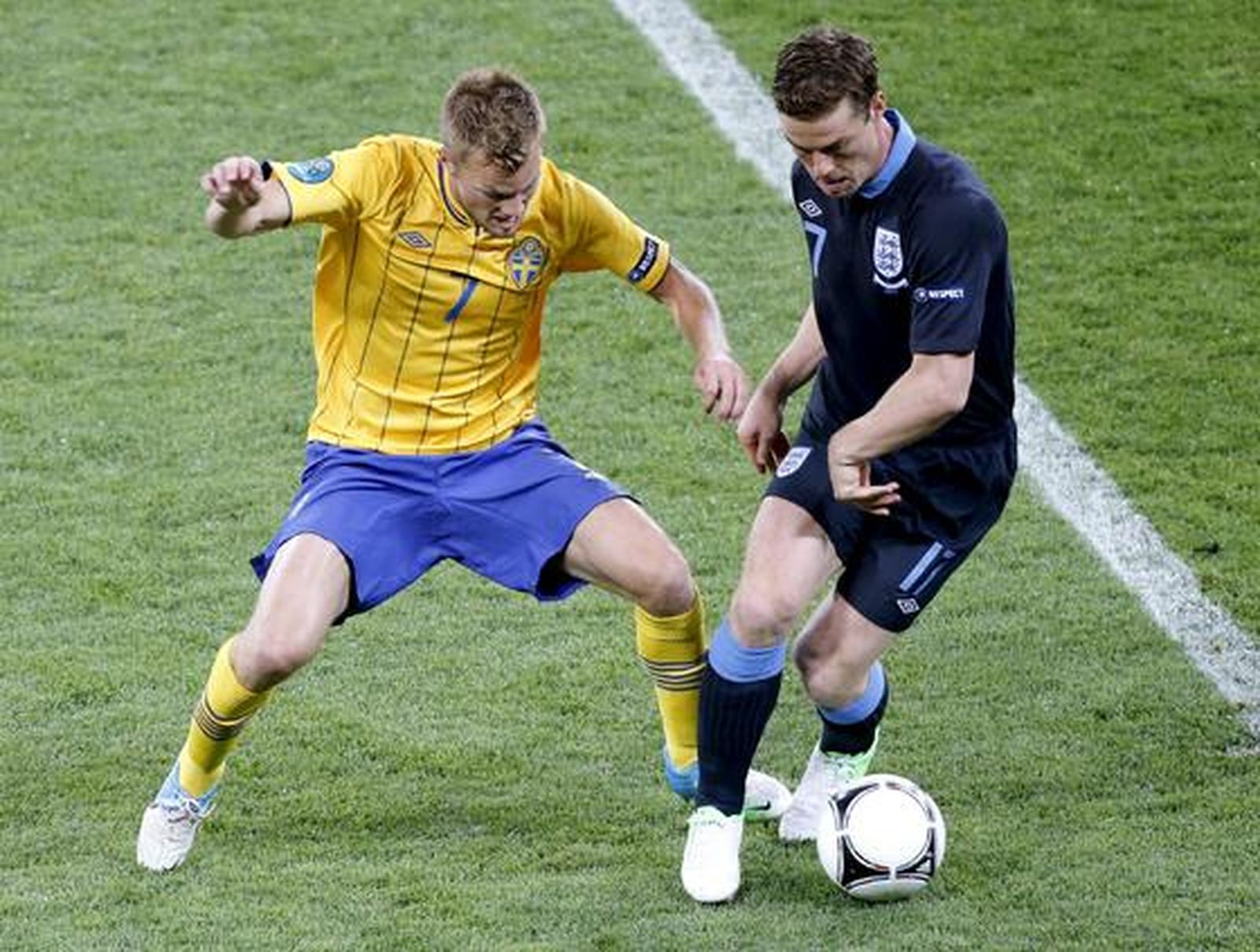 Inglaterra vence 'in extremis' en un partido loco y dejan a Suecia fuera de la Eurocopa.

Foto: EFE