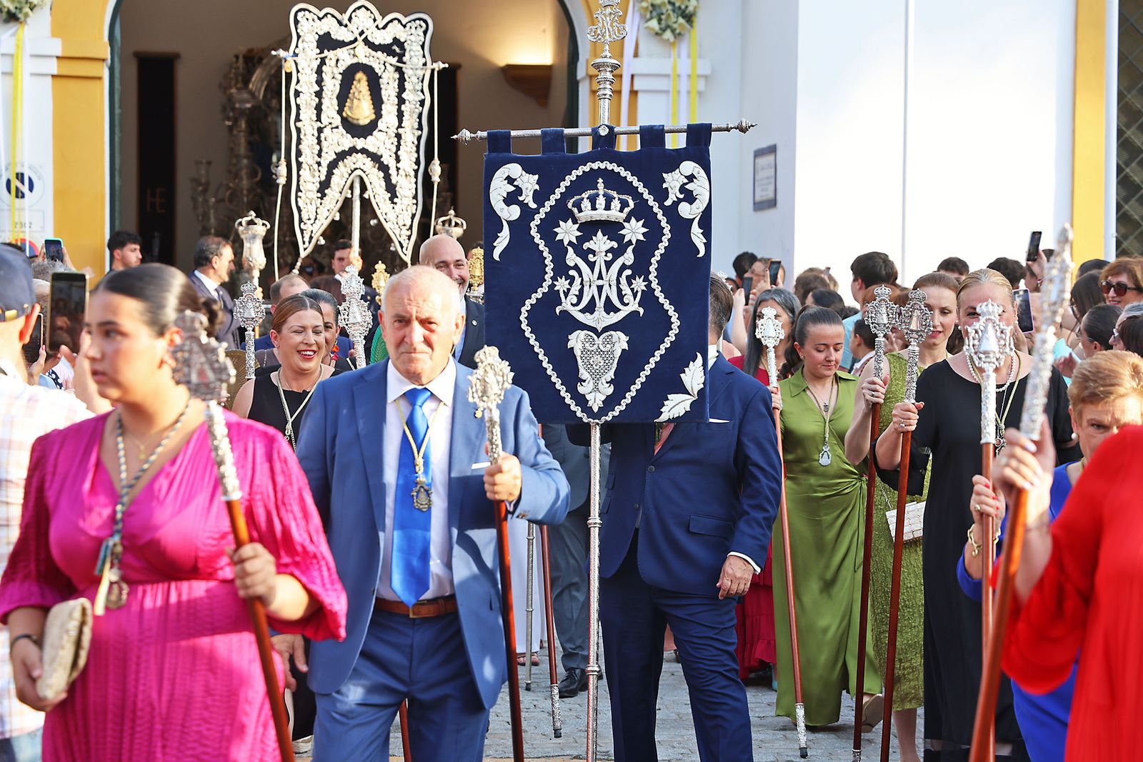 Imágenes del Rosario Jubilar rociero celebrado por las 25 hermandades filiales de la Matriz de Almonte en La Merced