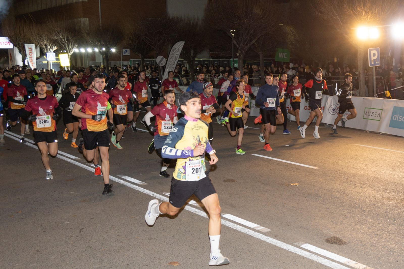 Encuéntrate en la salida de la Carrera de San Antón 2026, en imágenes (3)