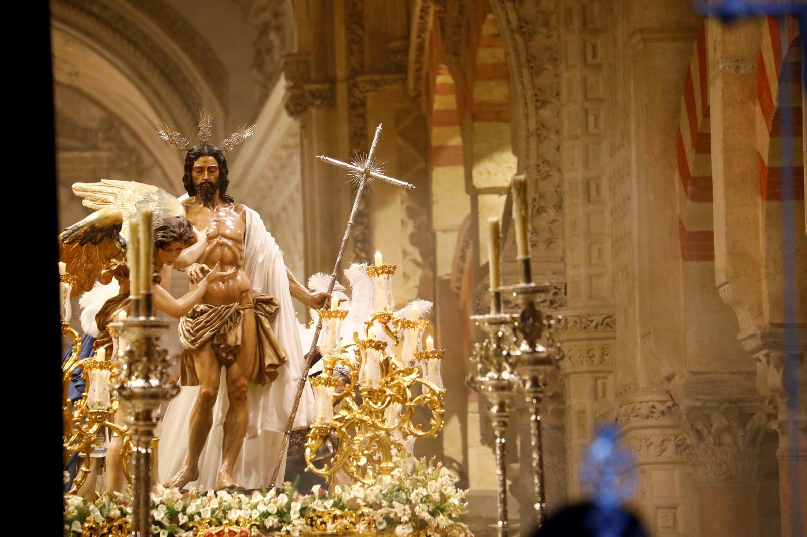 Las mejores fotos de los traslados de regreso de las hermandades tras el Magno Vía Crucis de Córdoba